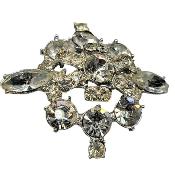 Vintage Snowflake Rhinestone Brooch Silver Tone Setting Clear Glass - Picture 12 of 12